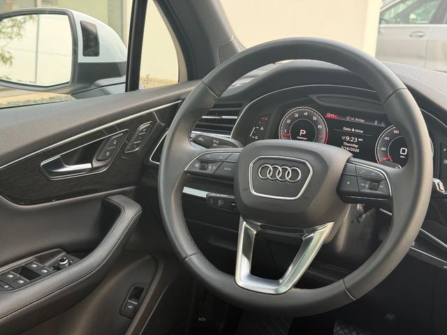 Audi Q7 Vehicle Full-screen Gallery Image 13
