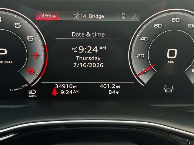 Audi Q7 Vehicle Full-screen Gallery Image 17