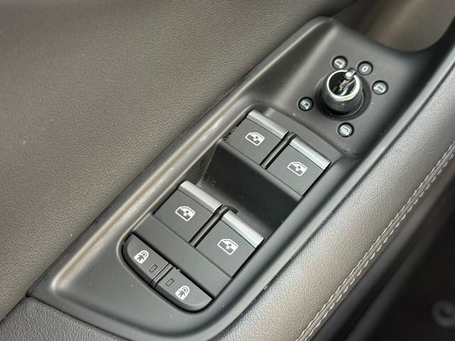 Audi Q7 Vehicle Full-screen Gallery Image 20