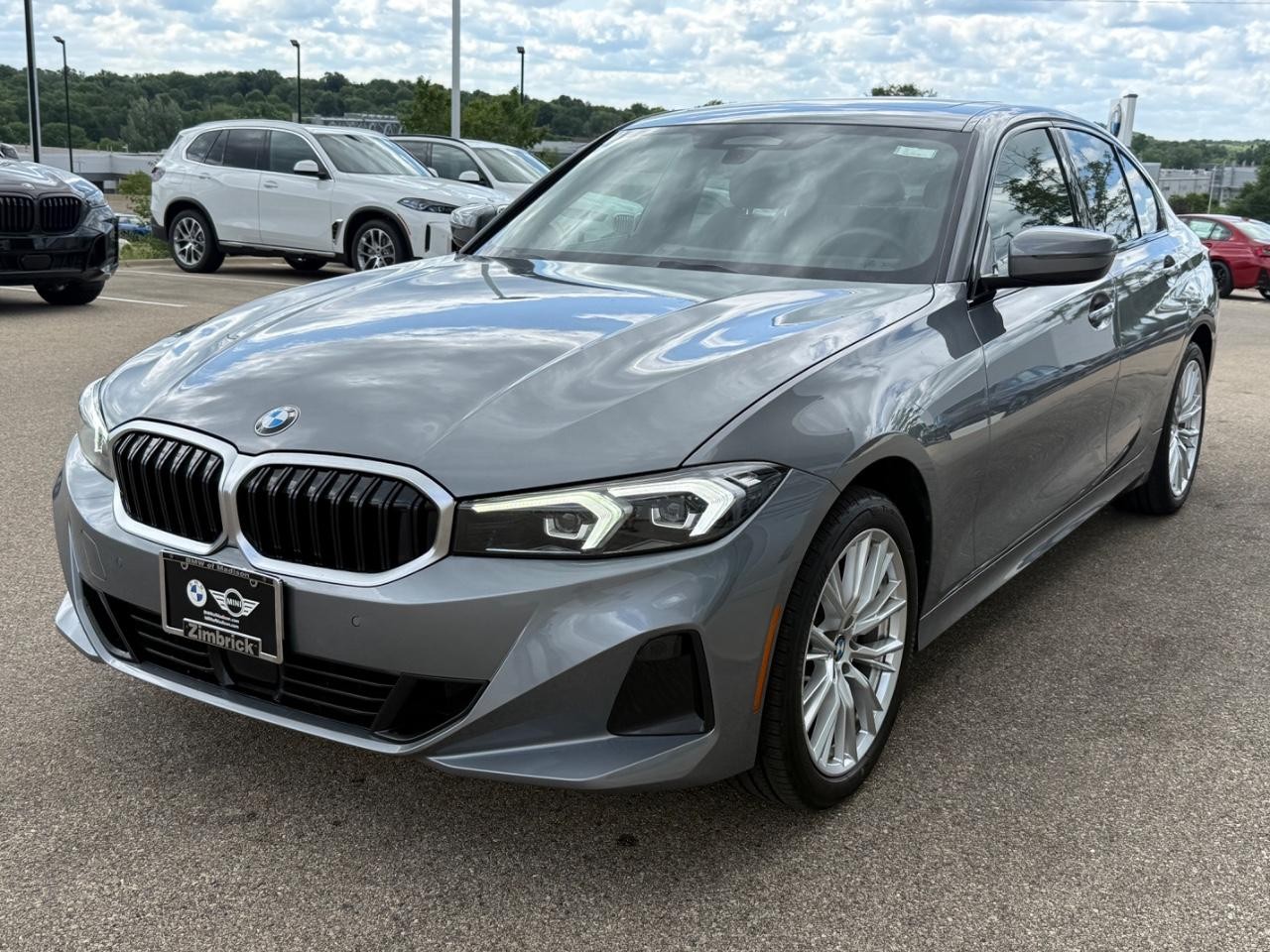BMW 3 Series Vehicle Full-screen Gallery Image 08