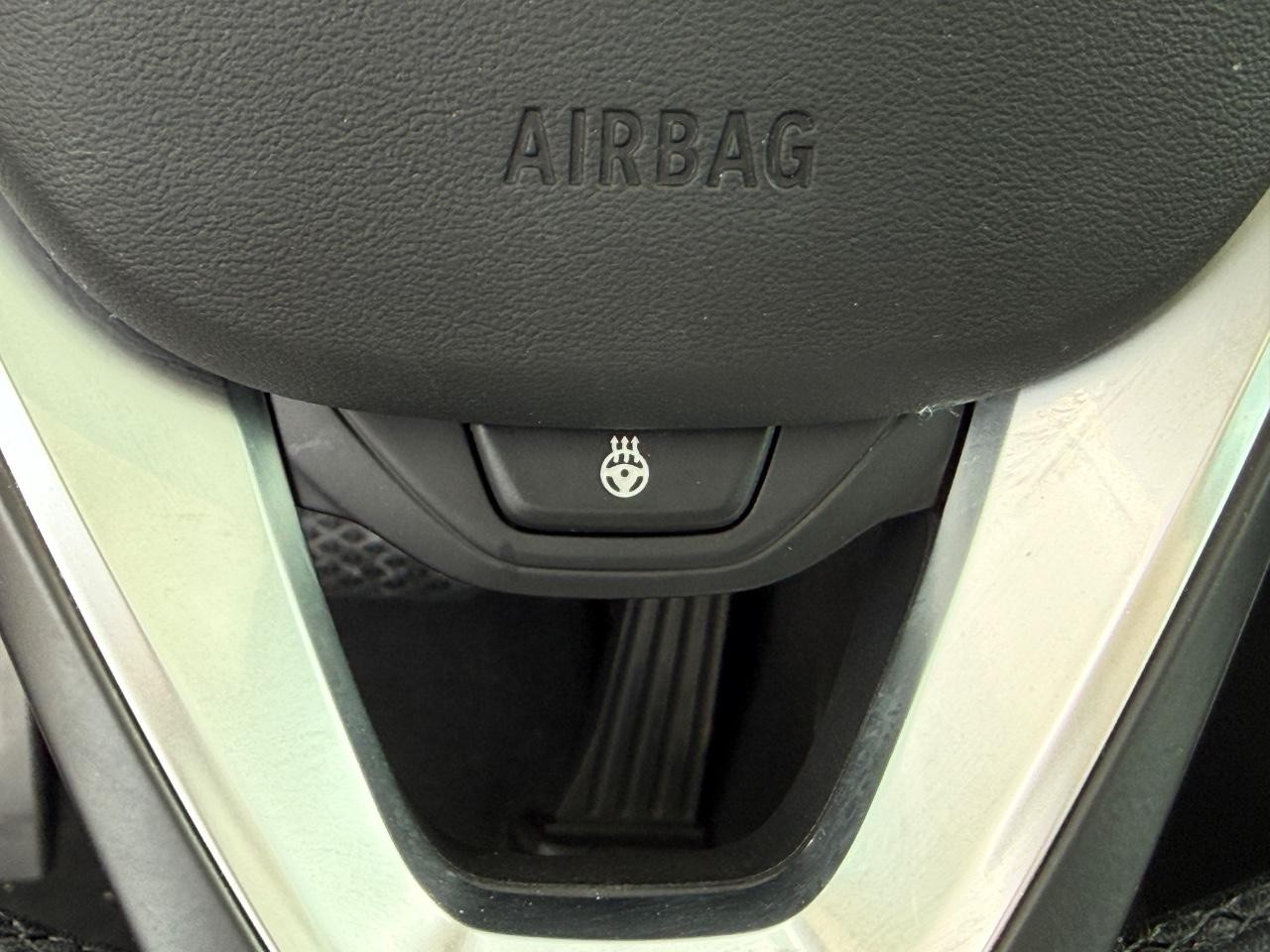 BMW 3 Series Vehicle Full-screen Gallery Image 19