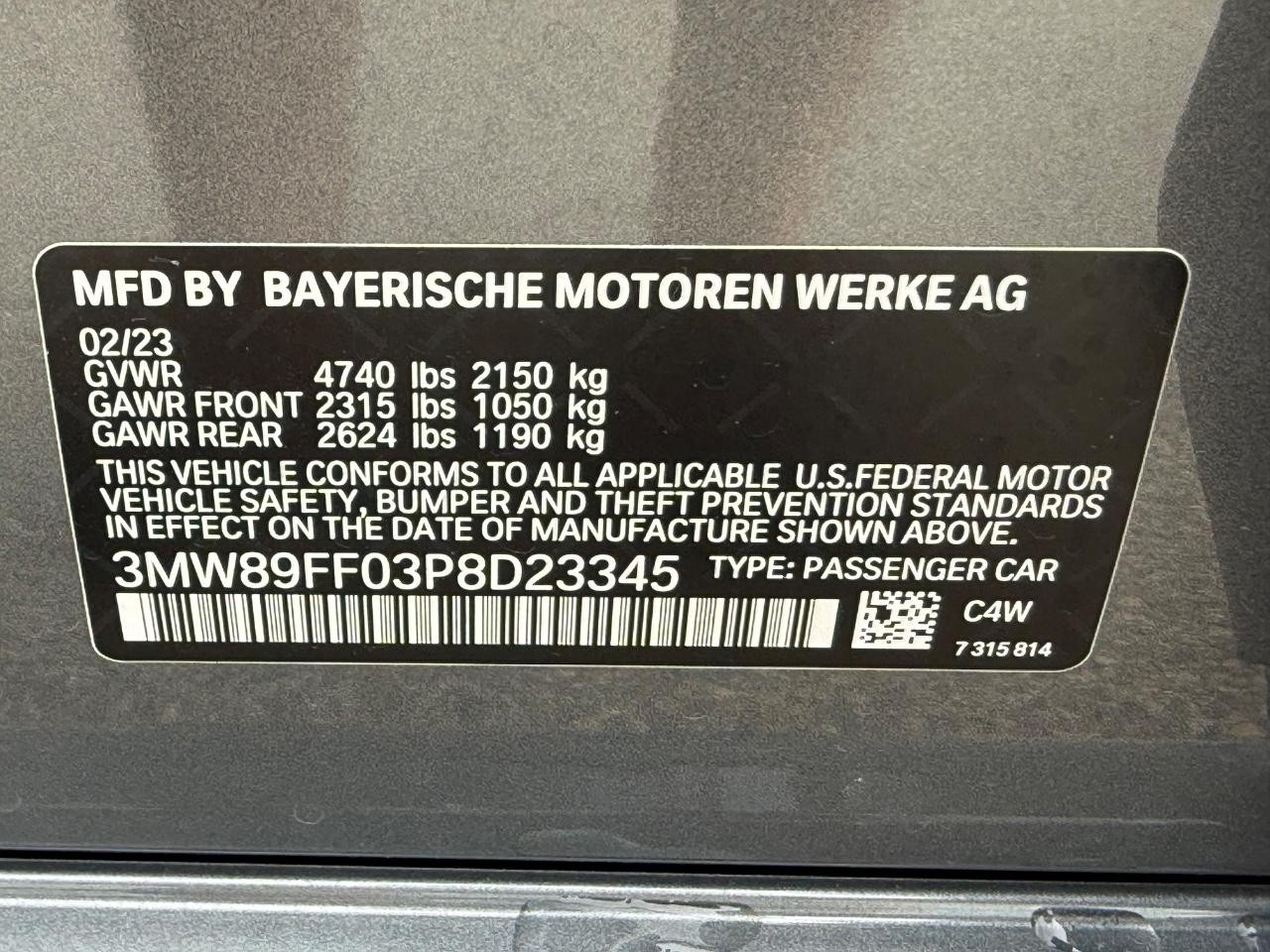 BMW 3 Series Vehicle Full-screen Gallery Image 25