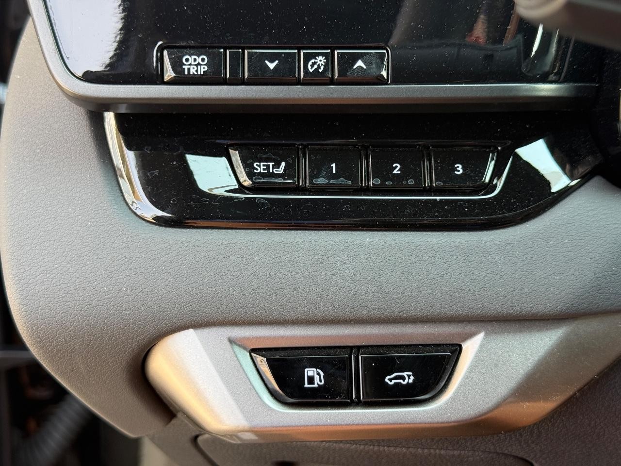 Lexus RX Vehicle Image 24