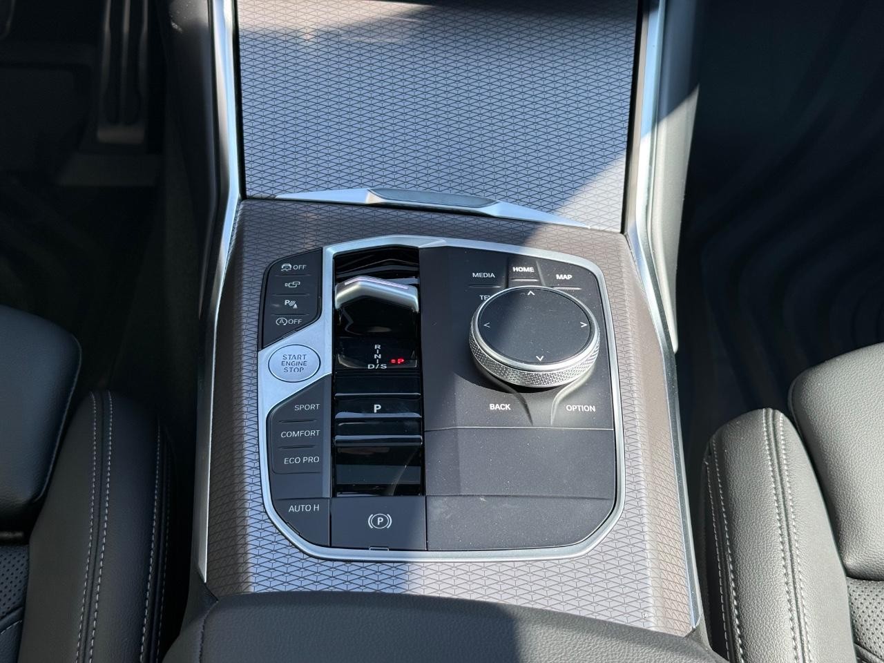BMW 3 Series Vehicle Image 08