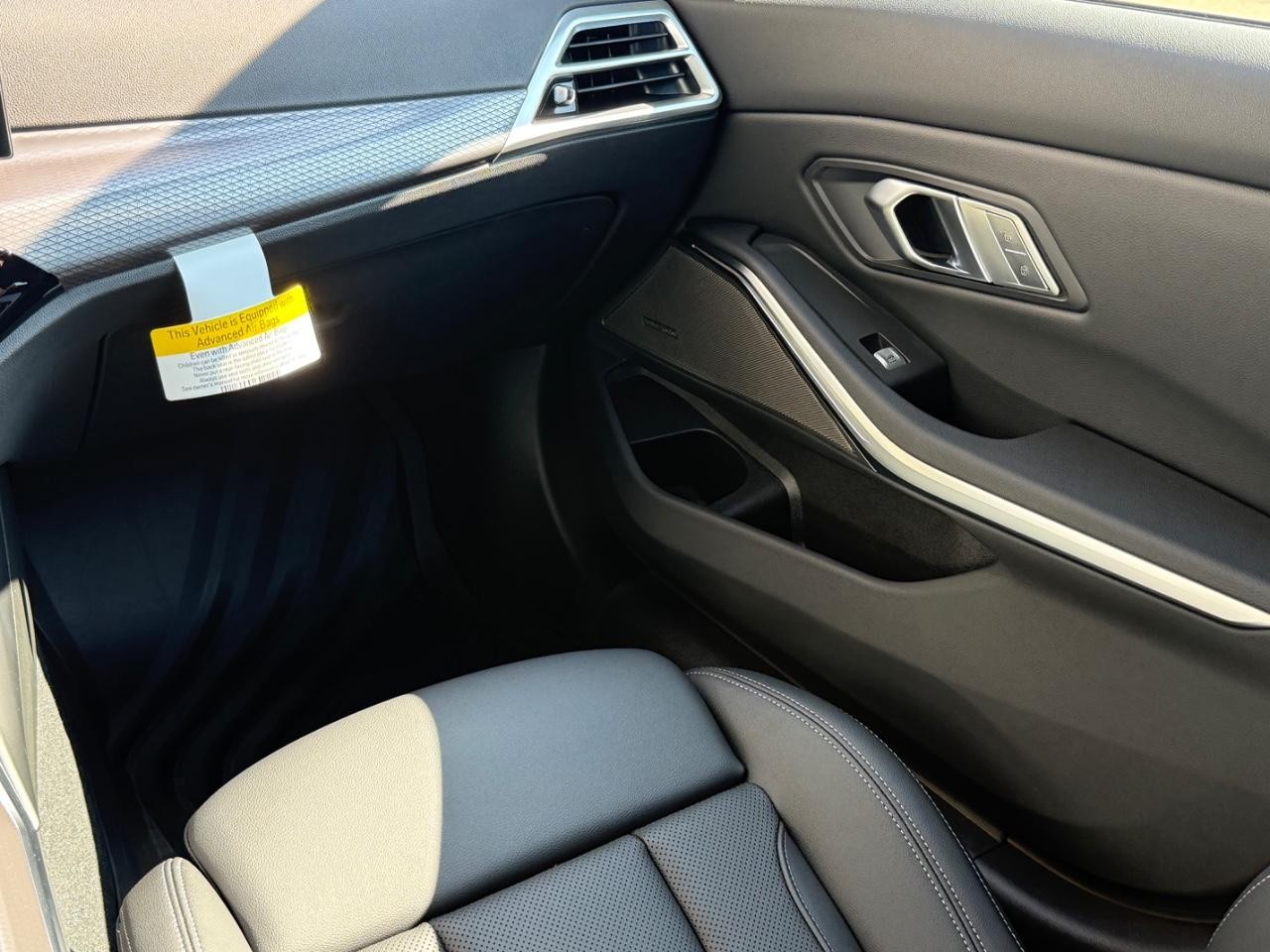 BMW 3 Series Vehicle Image 10