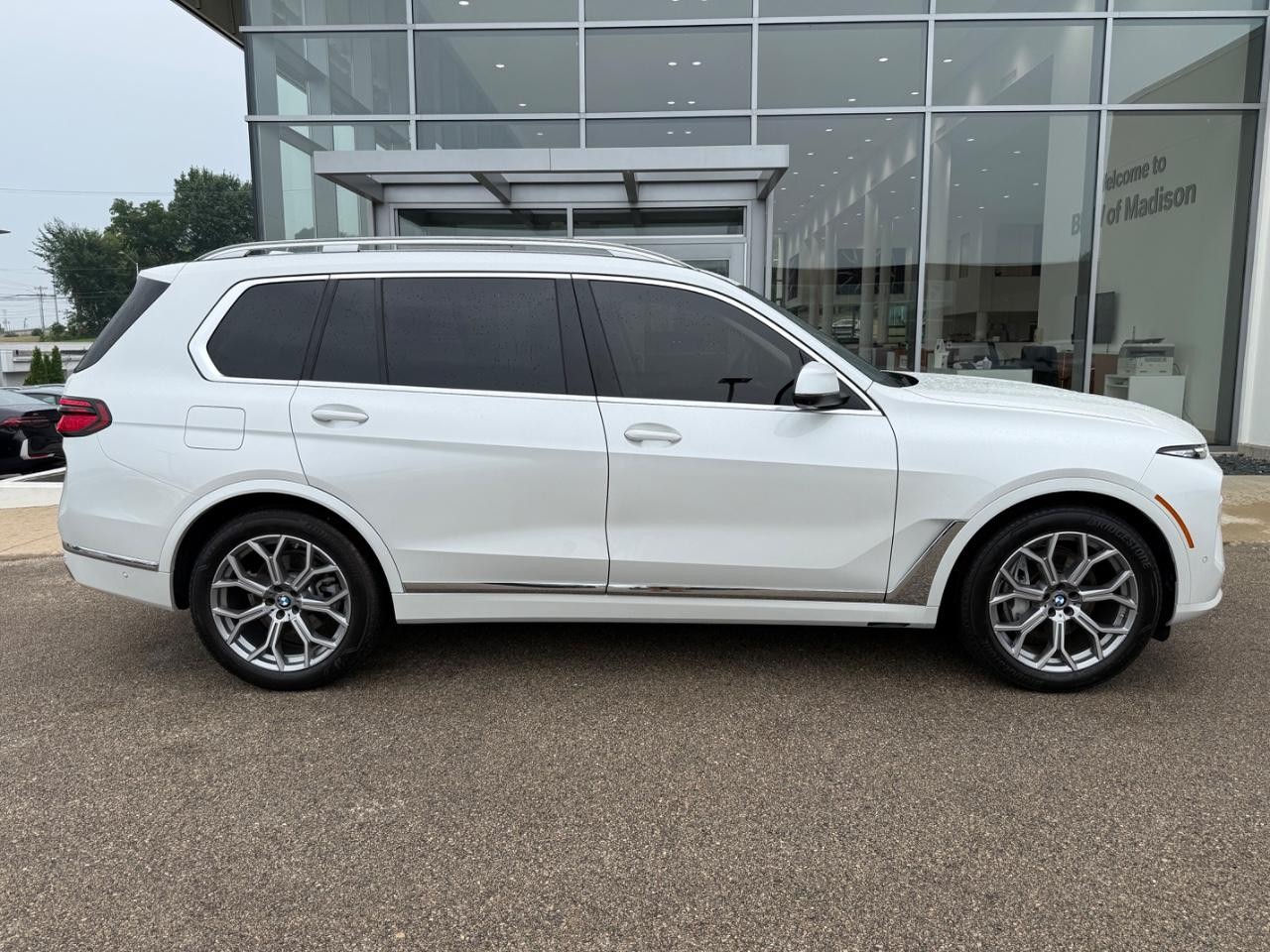 BMW X7 Vehicle Image 02