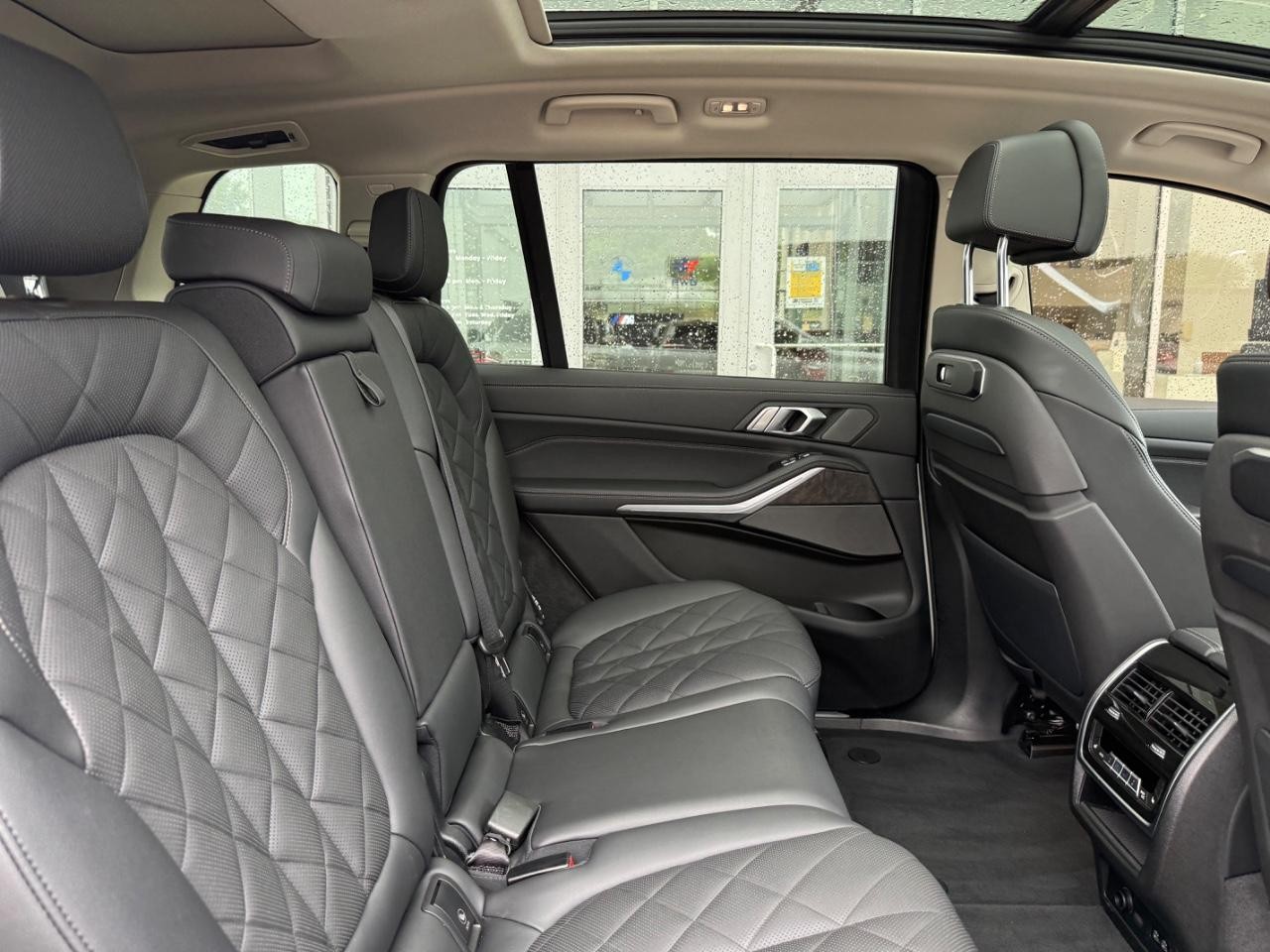 BMW X7 Vehicle Image 10