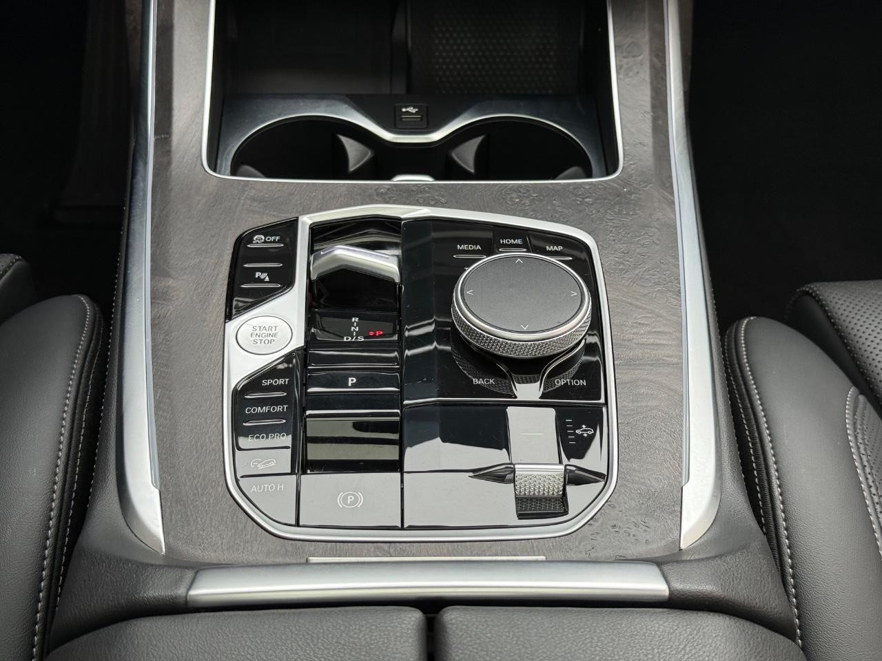 BMW X7 Vehicle Image 13