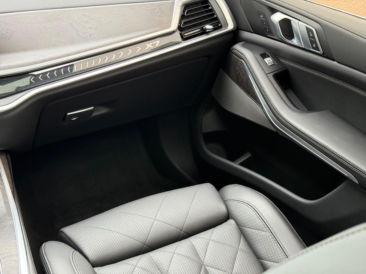 BMW X7 Vehicle Image 15