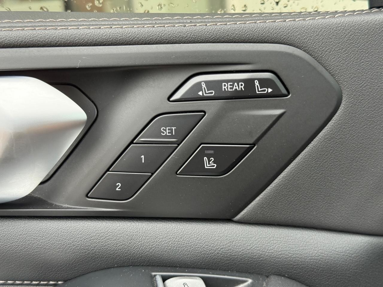 BMW X7 Vehicle Image 16