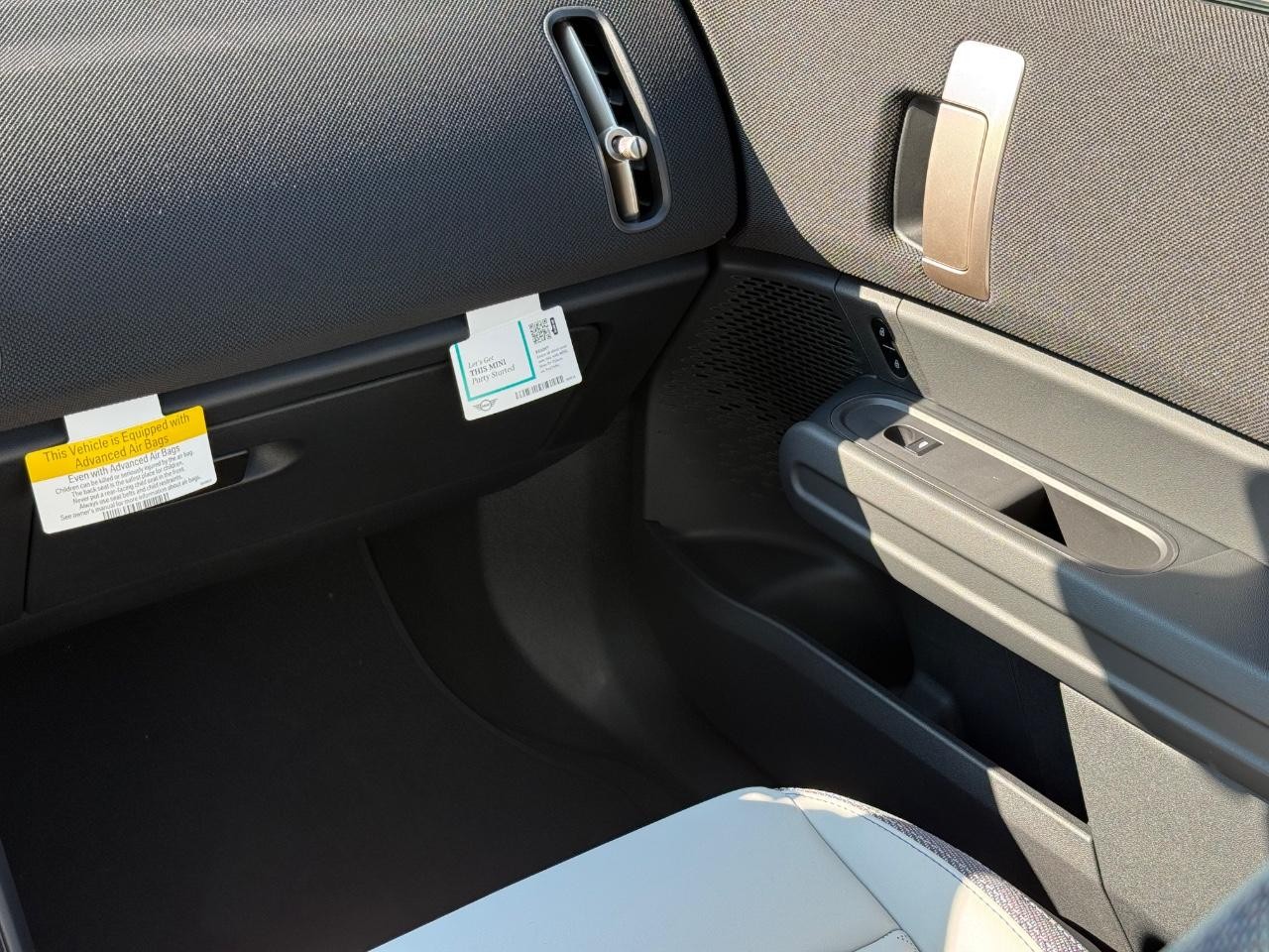 MINI Countryman Vehicle Image 10