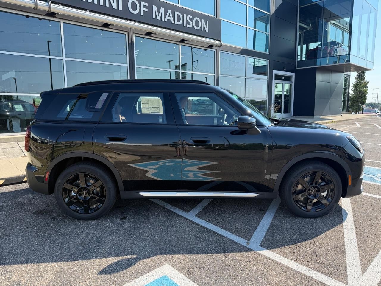 MINI Countryman Vehicle Image 02