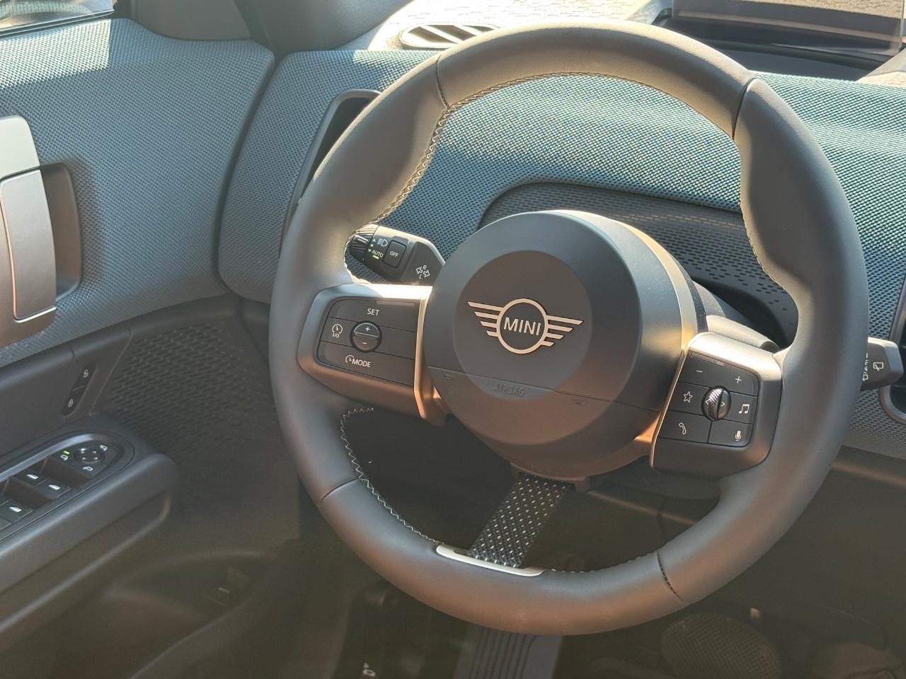 MINI Countryman Vehicle Image 09