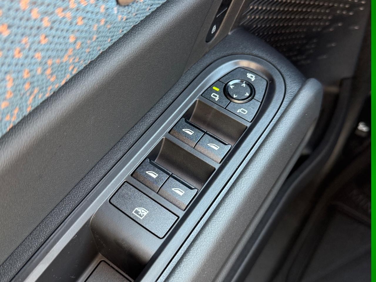 MINI Countryman Vehicle Image 16