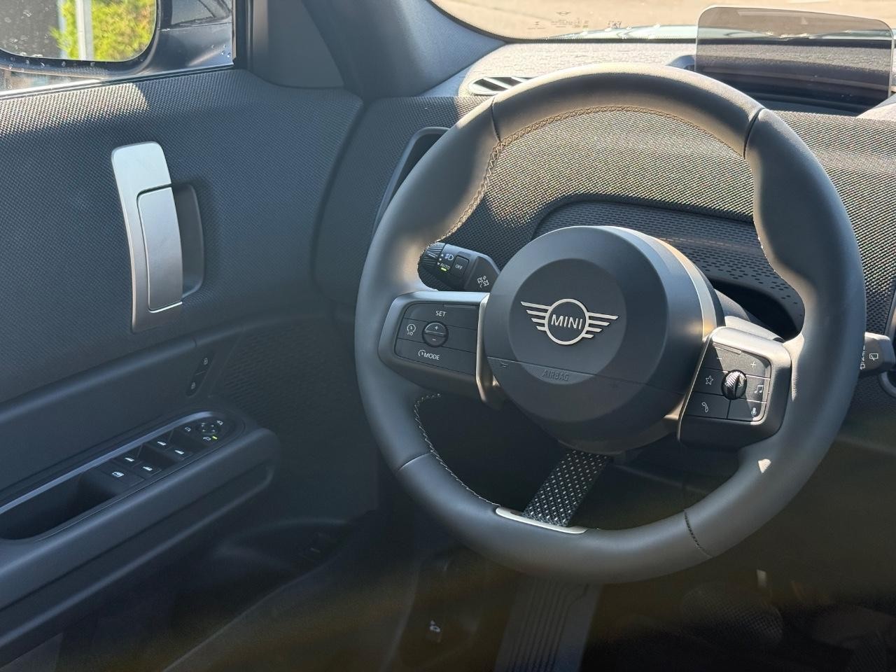 MINI Countryman Vehicle Image 08