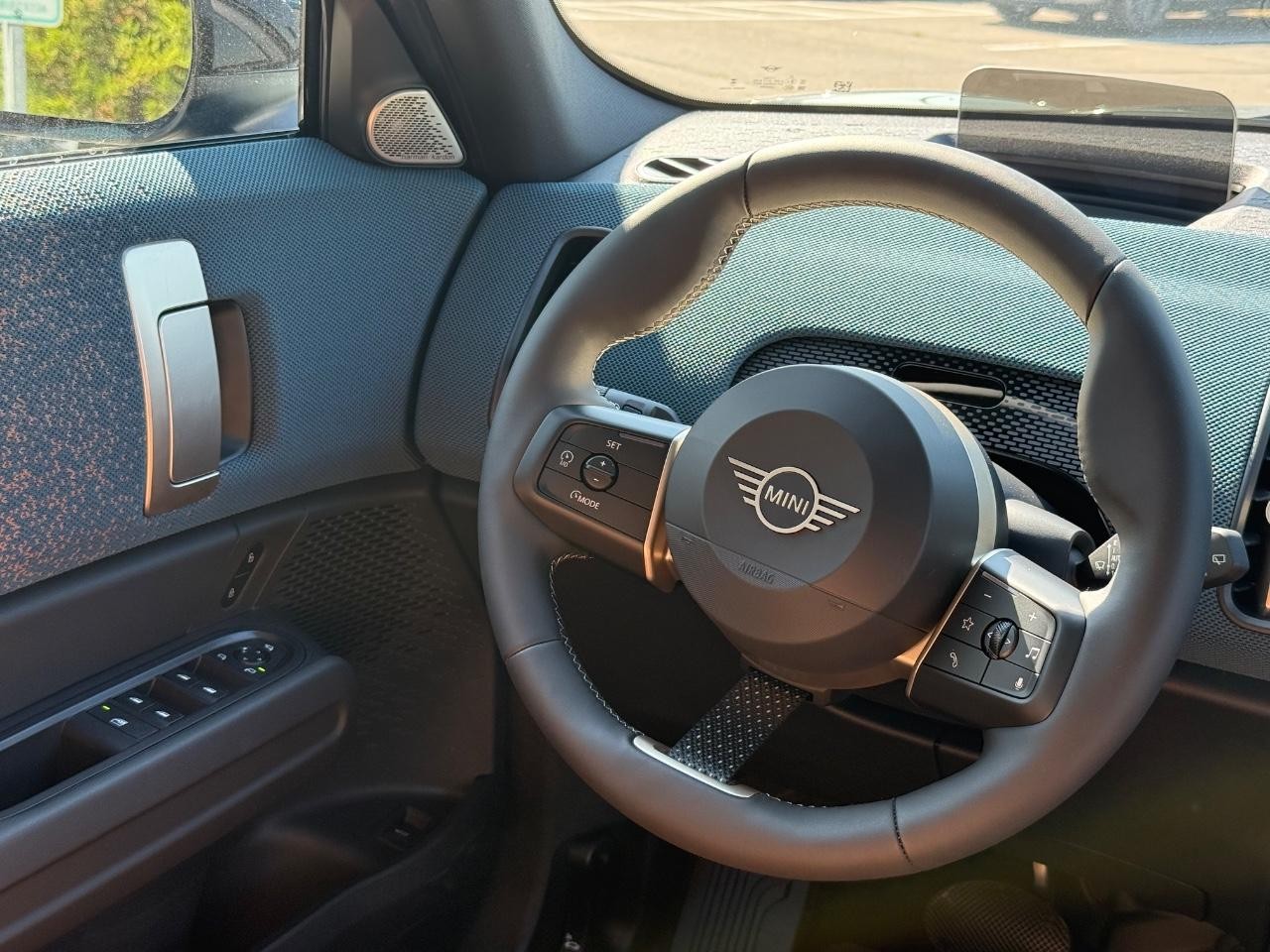 MINI Countryman Vehicle Image 08
