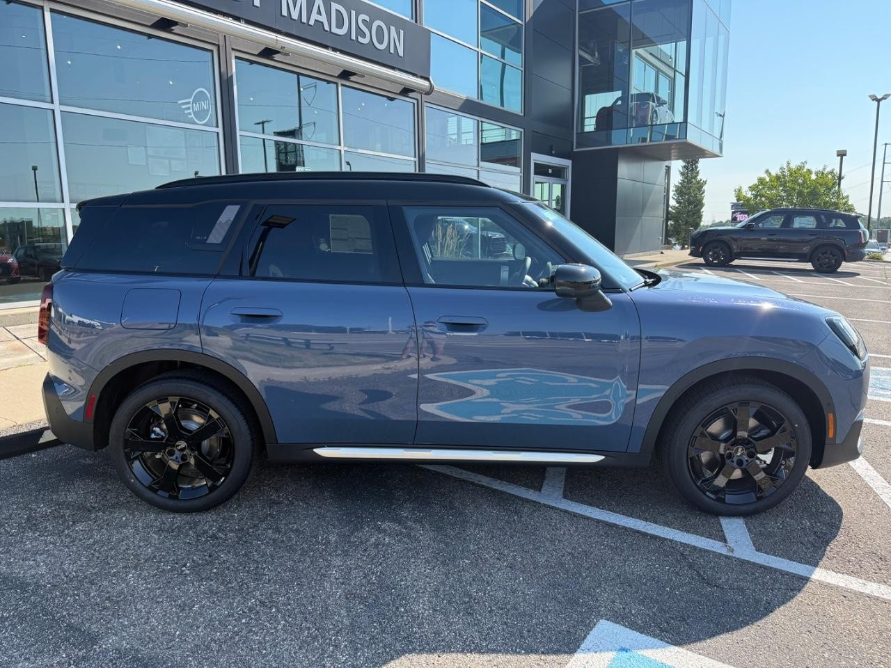 MINI Countryman Vehicle Image 02