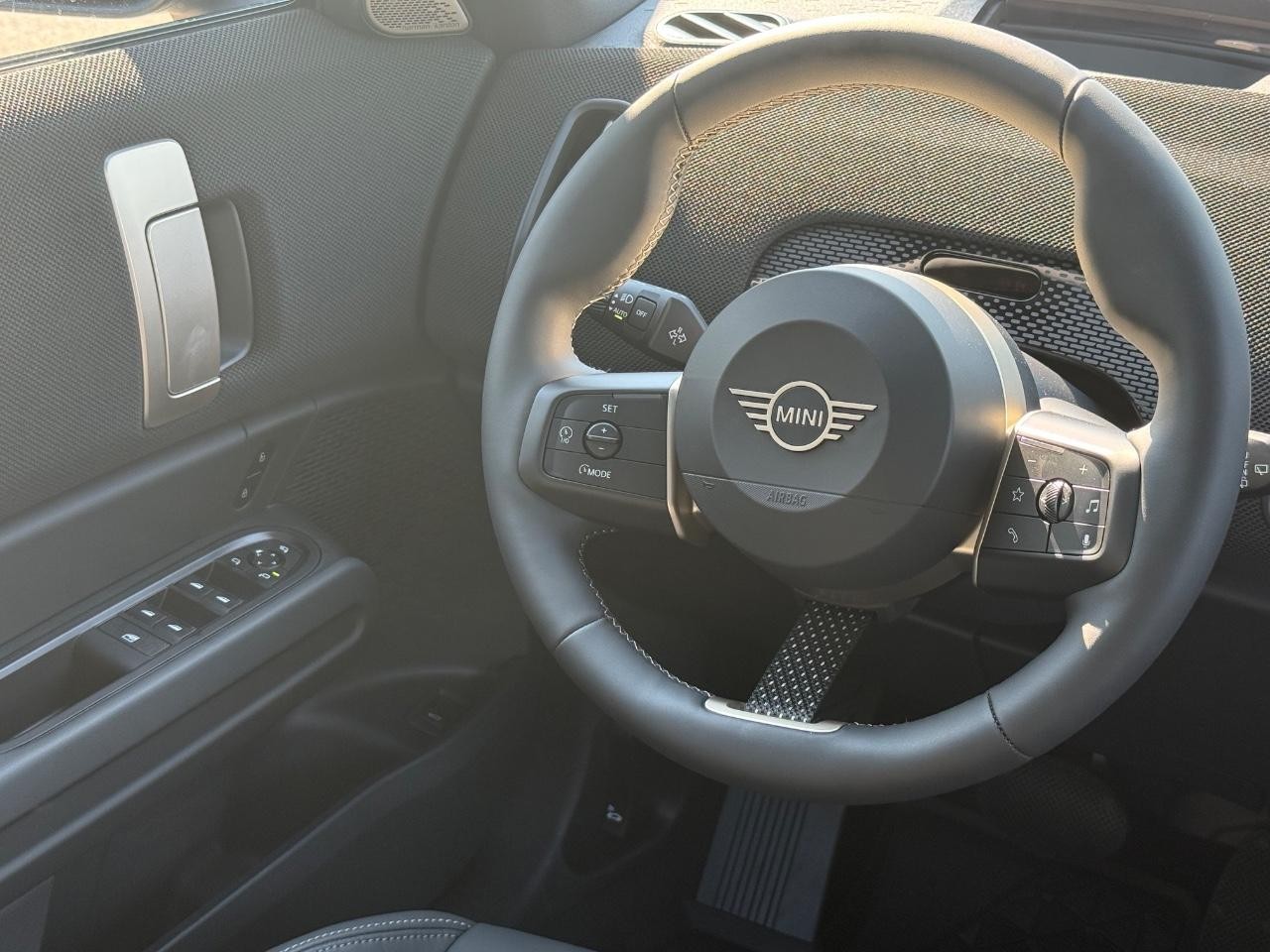 MINI Countryman Vehicle Image 09
