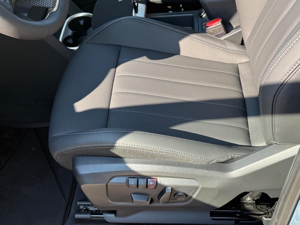 MINI Countryman Vehicle Image 16