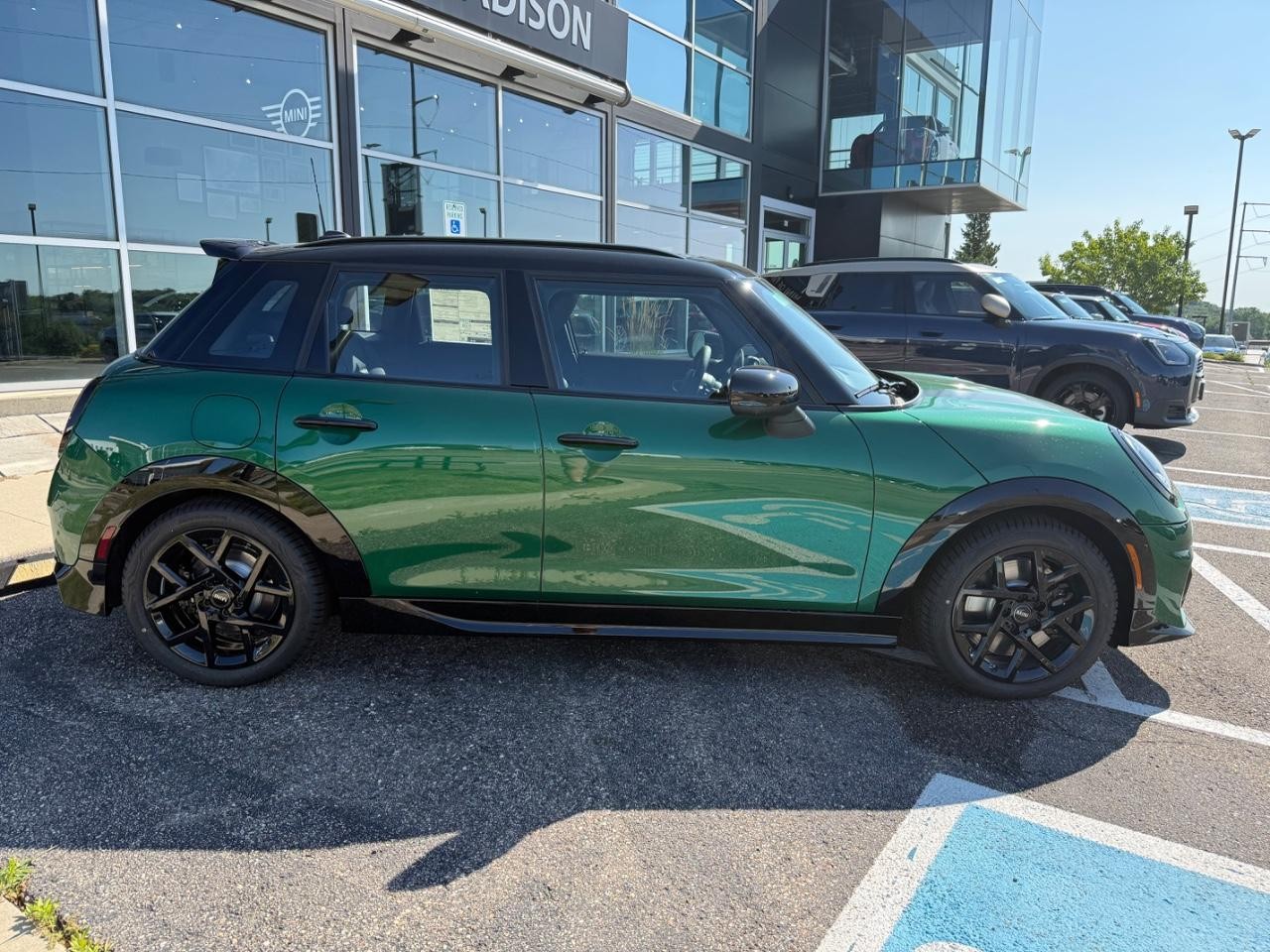 MINI Hardtop 4 Door Vehicle Image 03