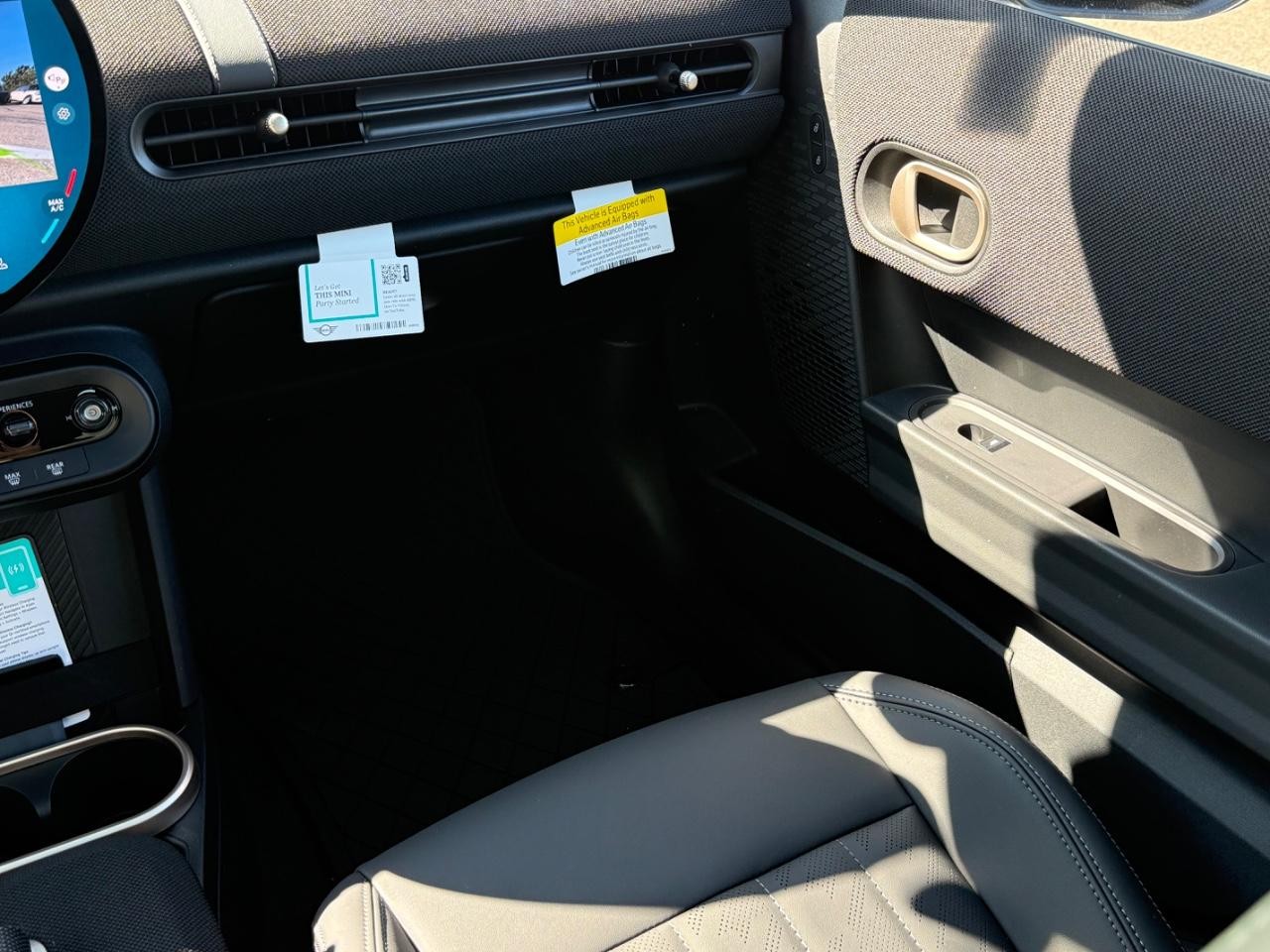 MINI Hardtop 4 Door Vehicle Image 10