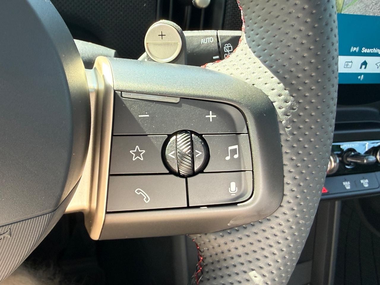 MINI Hardtop 4 Door Vehicle Image 12