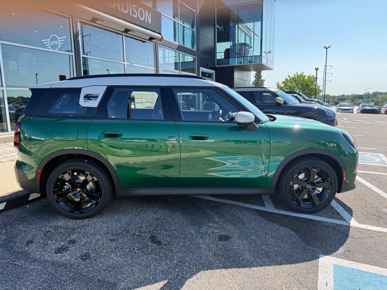 MINI Countryman Vehicle Image 02