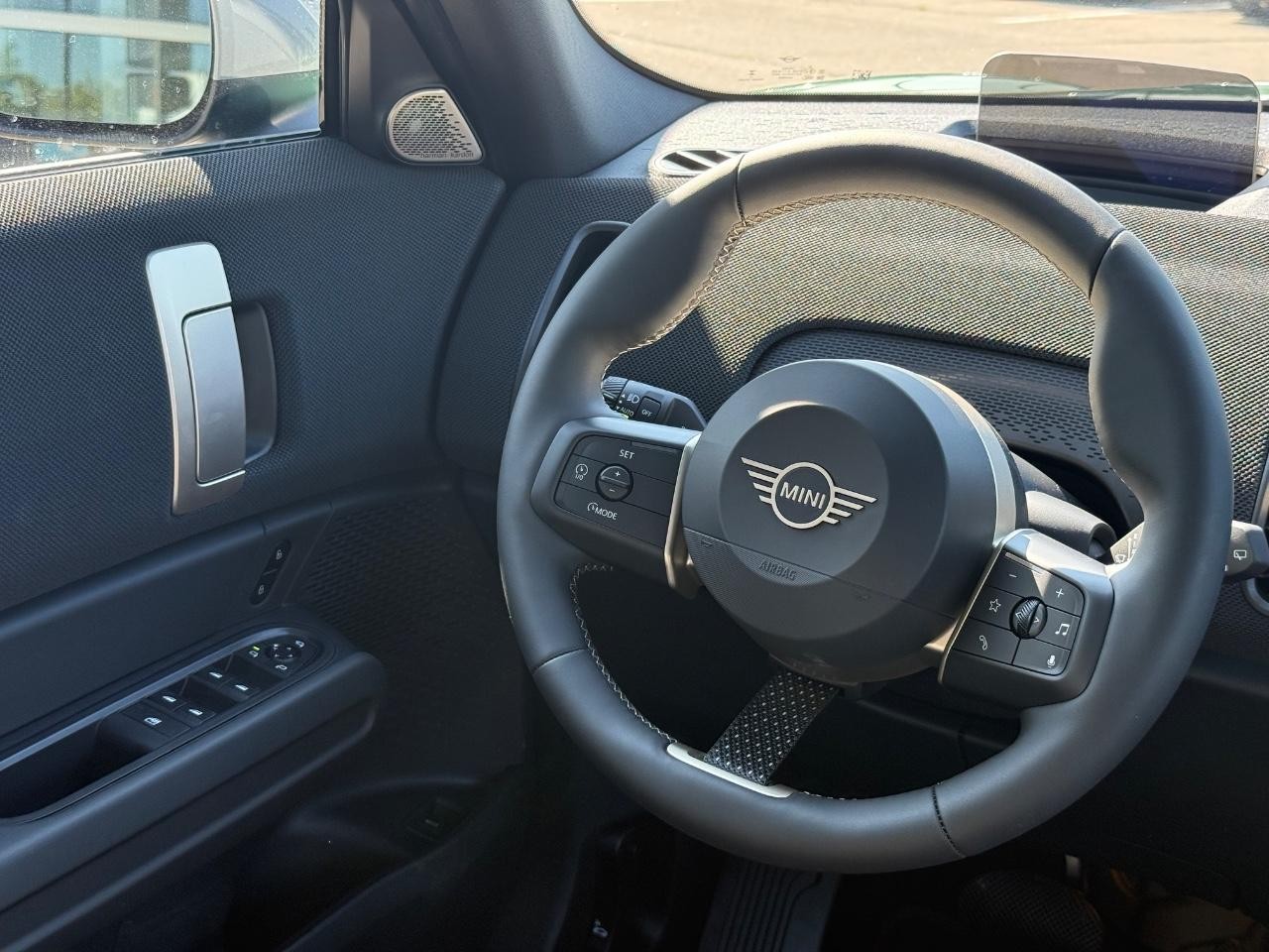 MINI Countryman Vehicle Image 08