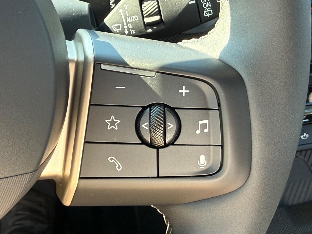MINI Countryman Vehicle Image 11
