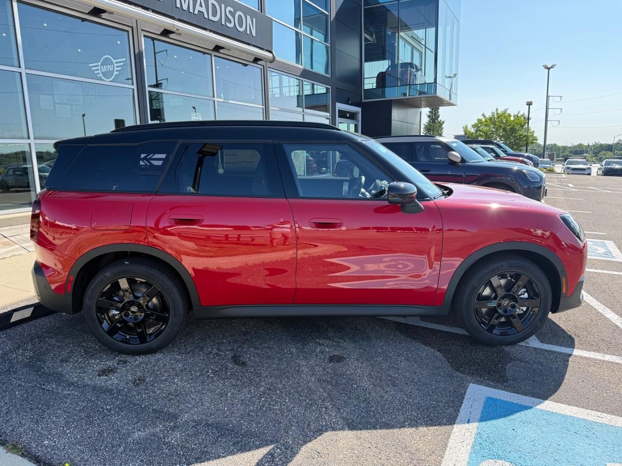MINI Countryman Vehicle Image 02