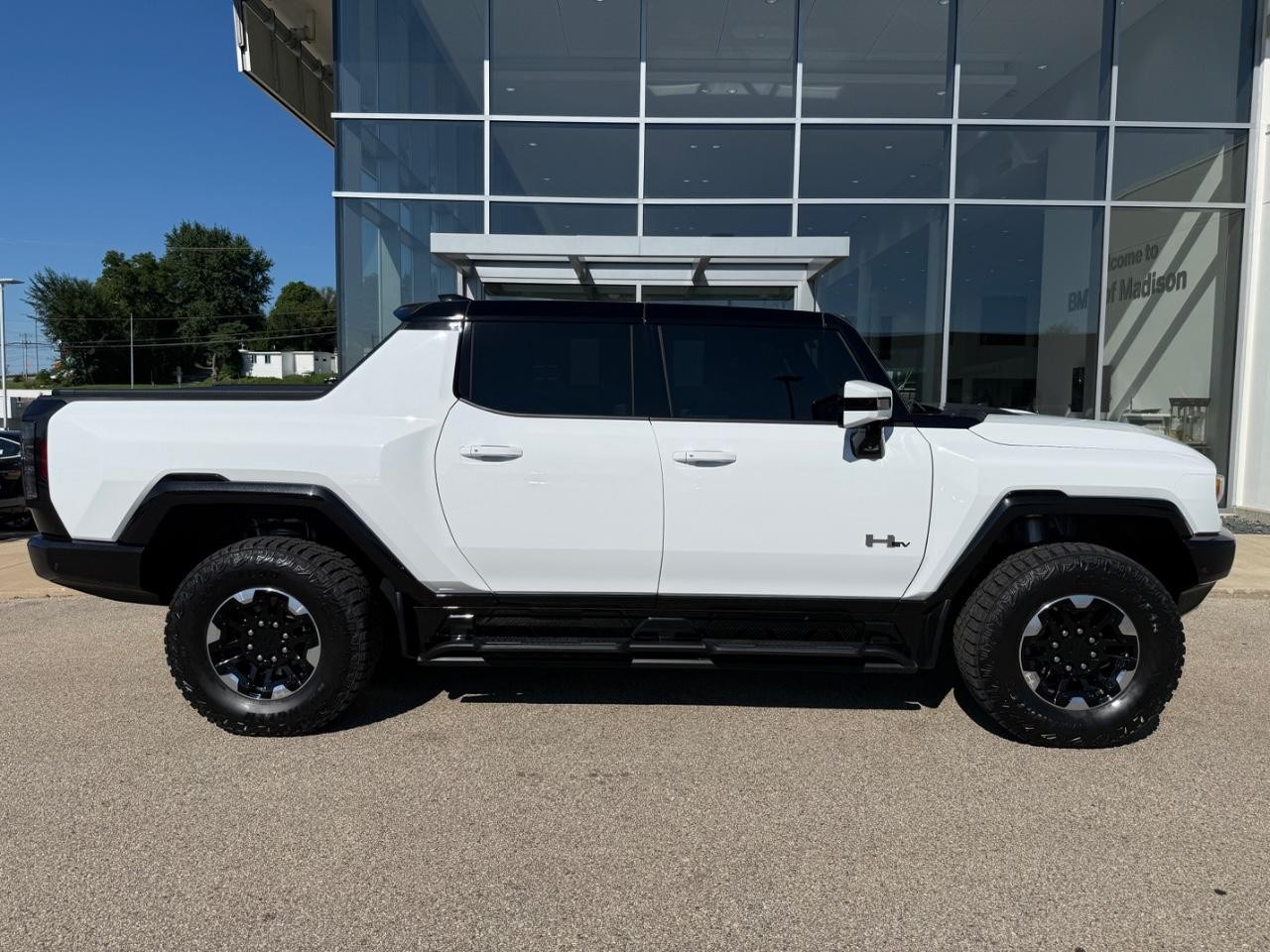 GMC HUMMER EV Pickup Vehicle Image 02