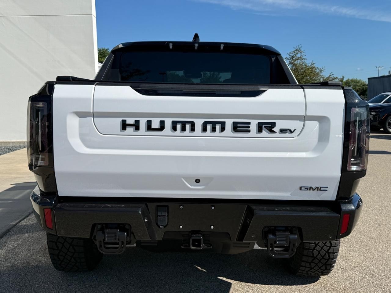 GMC HUMMER EV Pickup Vehicle Image 04