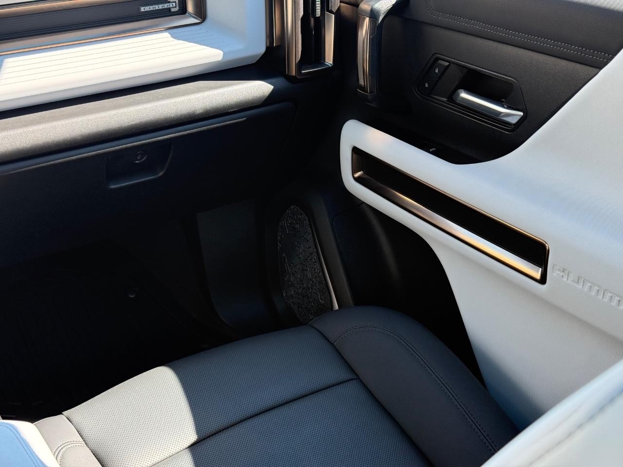 GMC HUMMER EV Pickup Vehicle Image 15