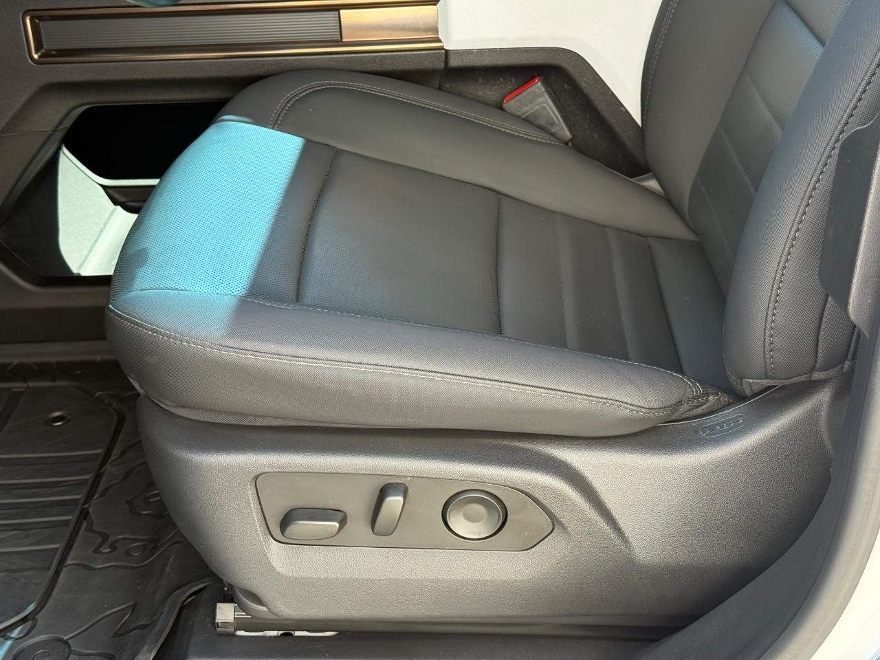 GMC HUMMER EV Pickup Vehicle Image 23