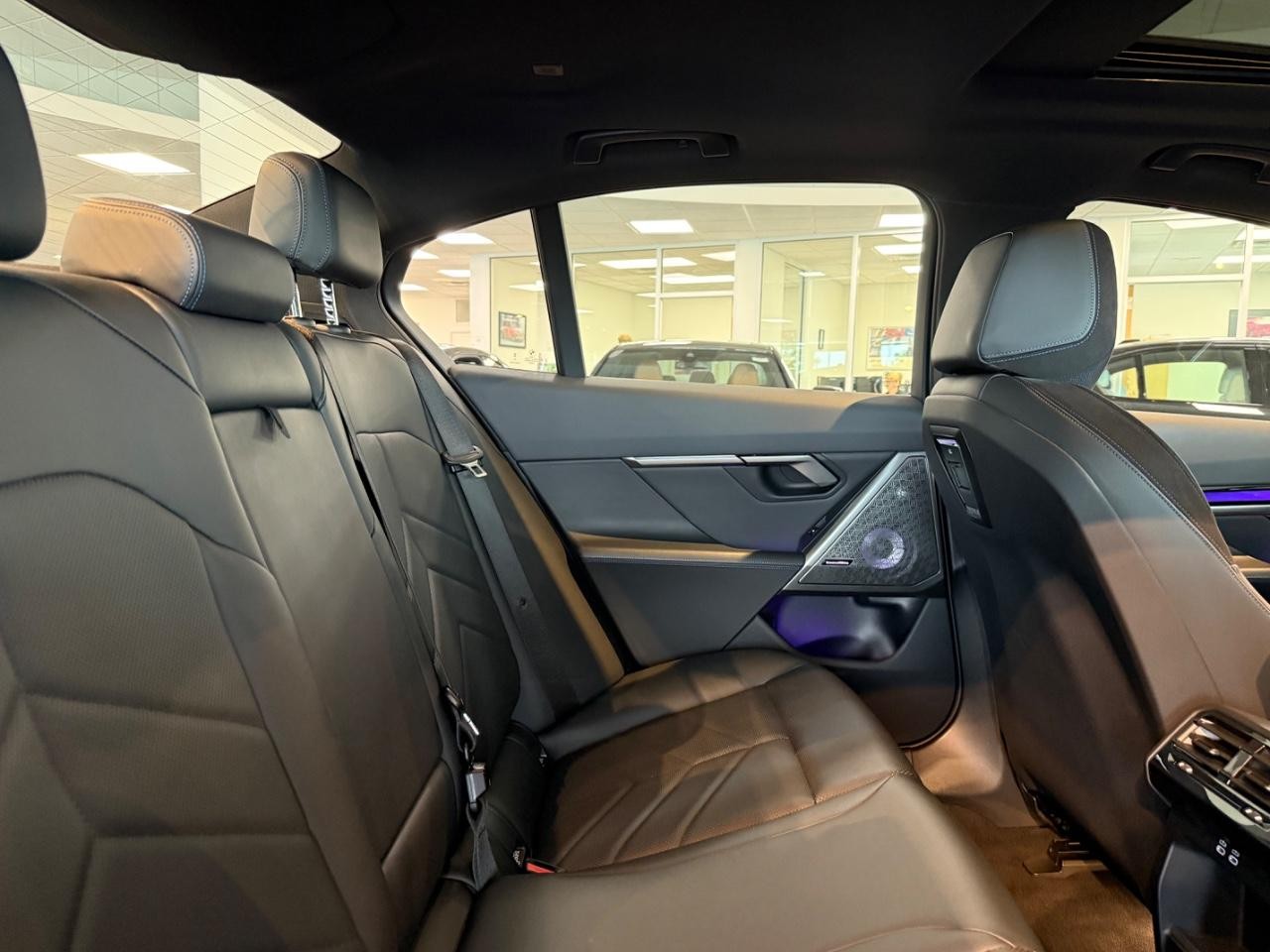 BMW i5 Vehicle Image 09