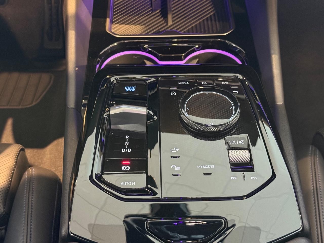 BMW i5 Vehicle Image 12