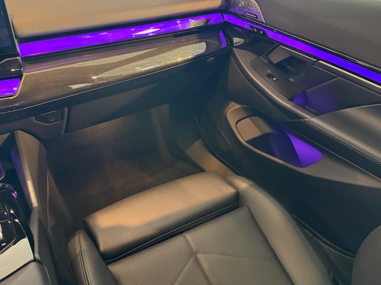 BMW i5 Vehicle Image 14