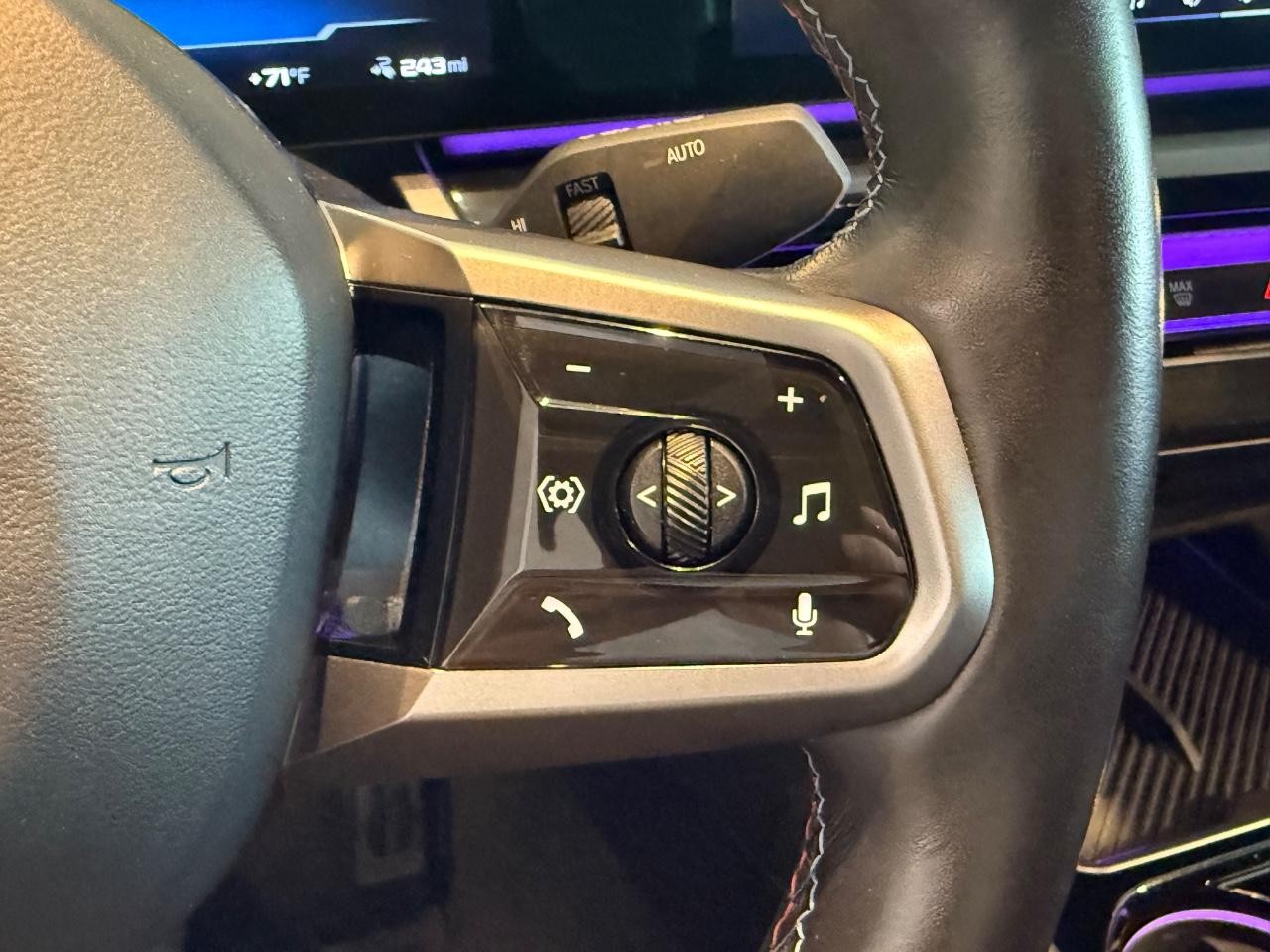 BMW i5 Vehicle Image 17