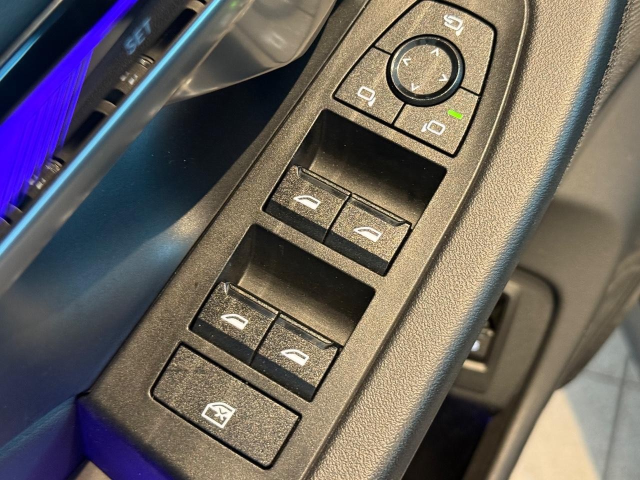 BMW i5 Vehicle Image 21