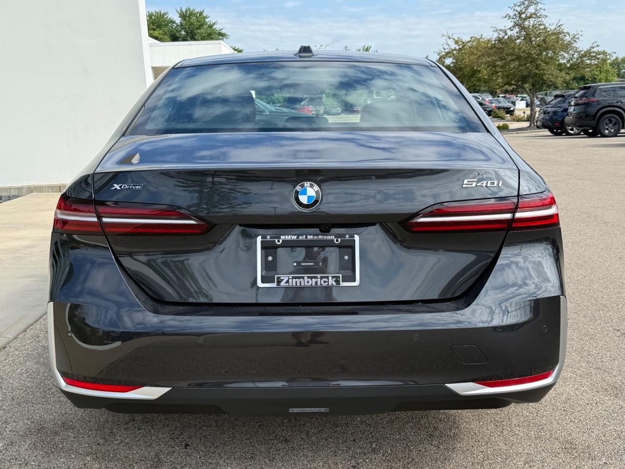 BMW 5 Series Vehicle Image 04