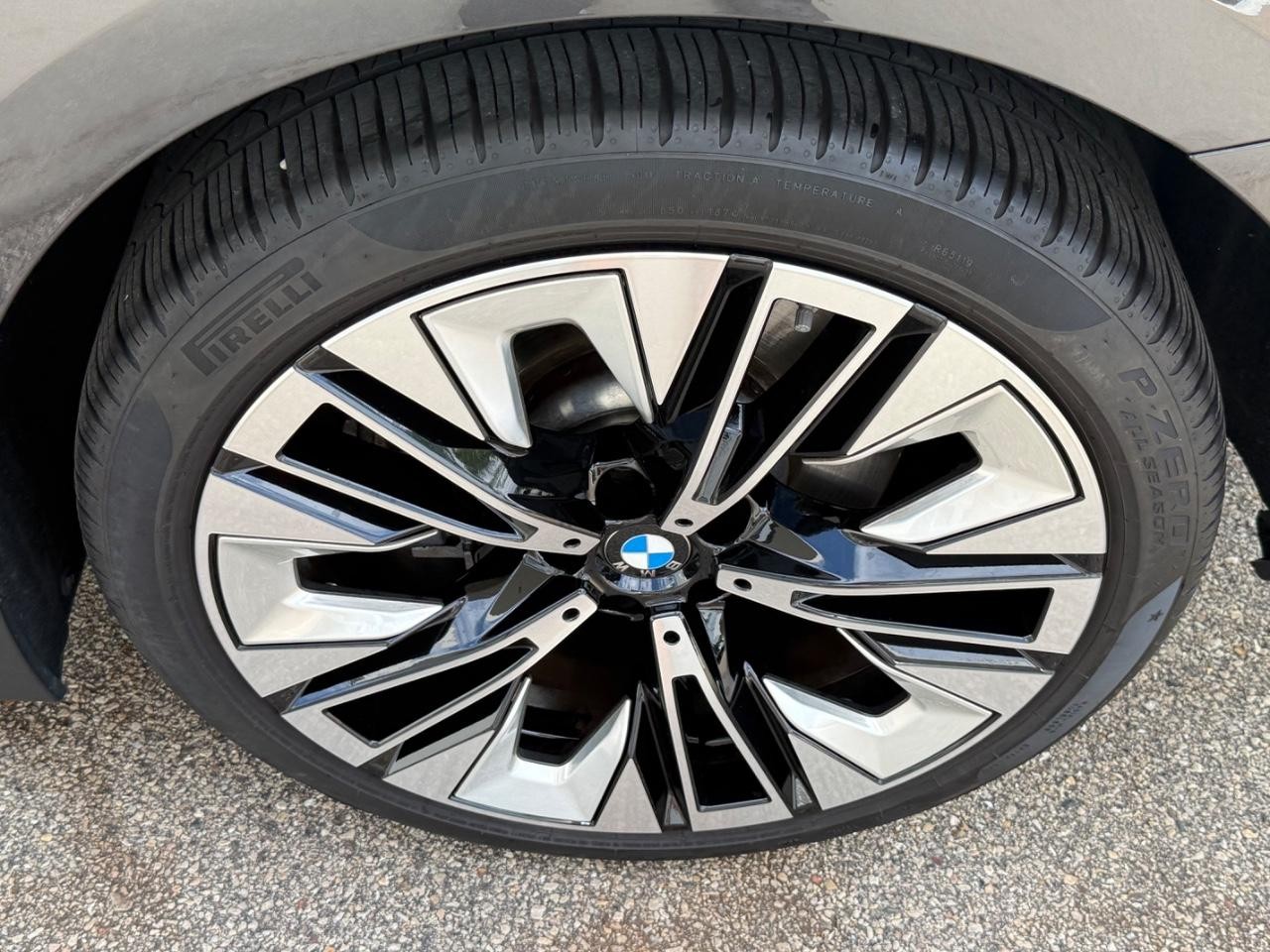 BMW 5 Series Vehicle Image 07