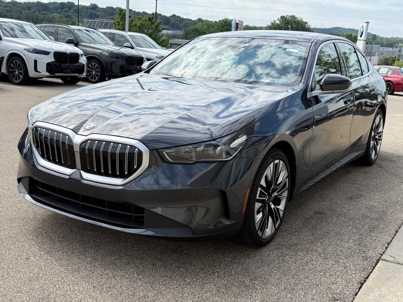 BMW 5 Series Vehicle Image 08