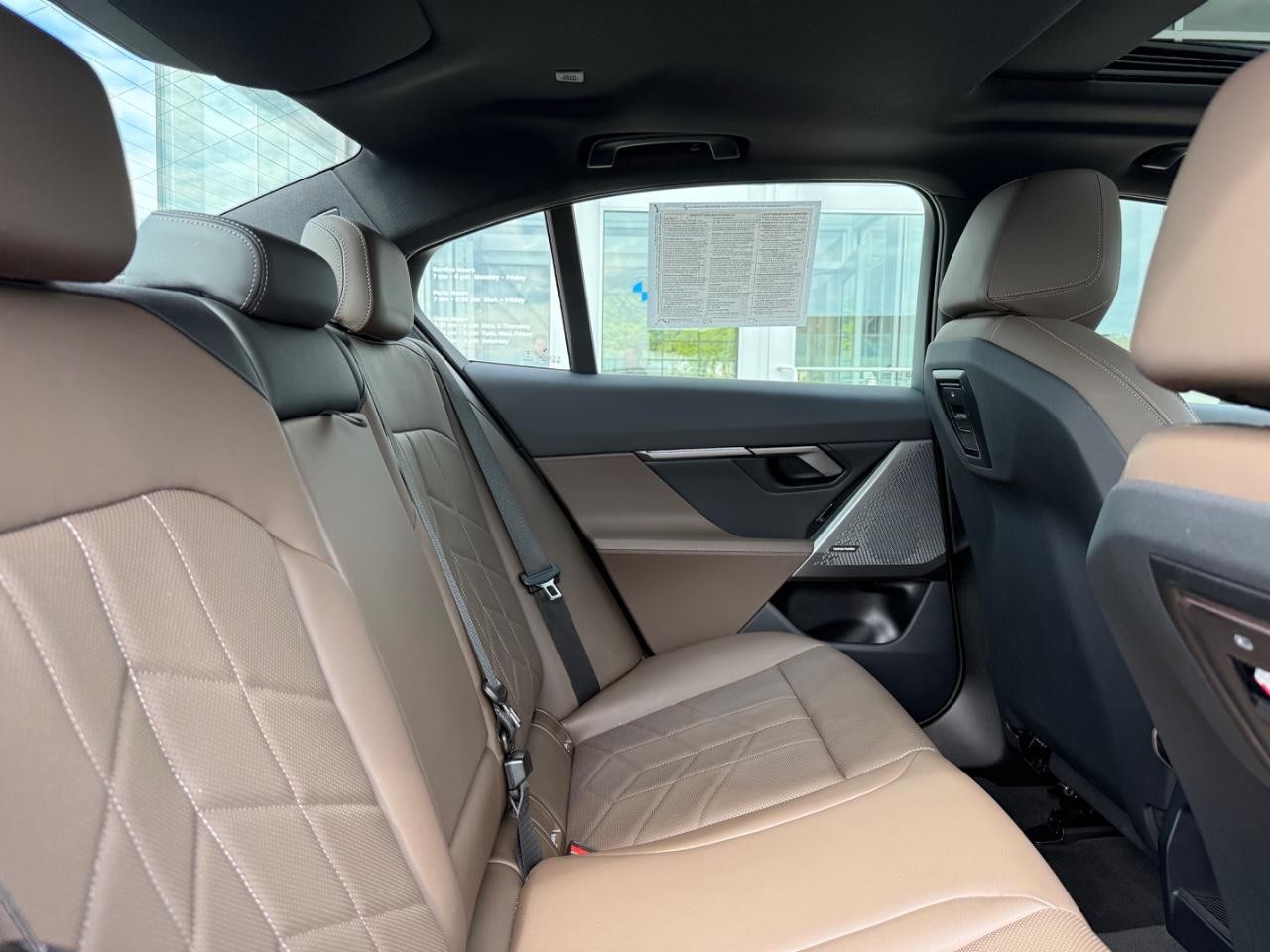 BMW 5 Series Vehicle Image 10