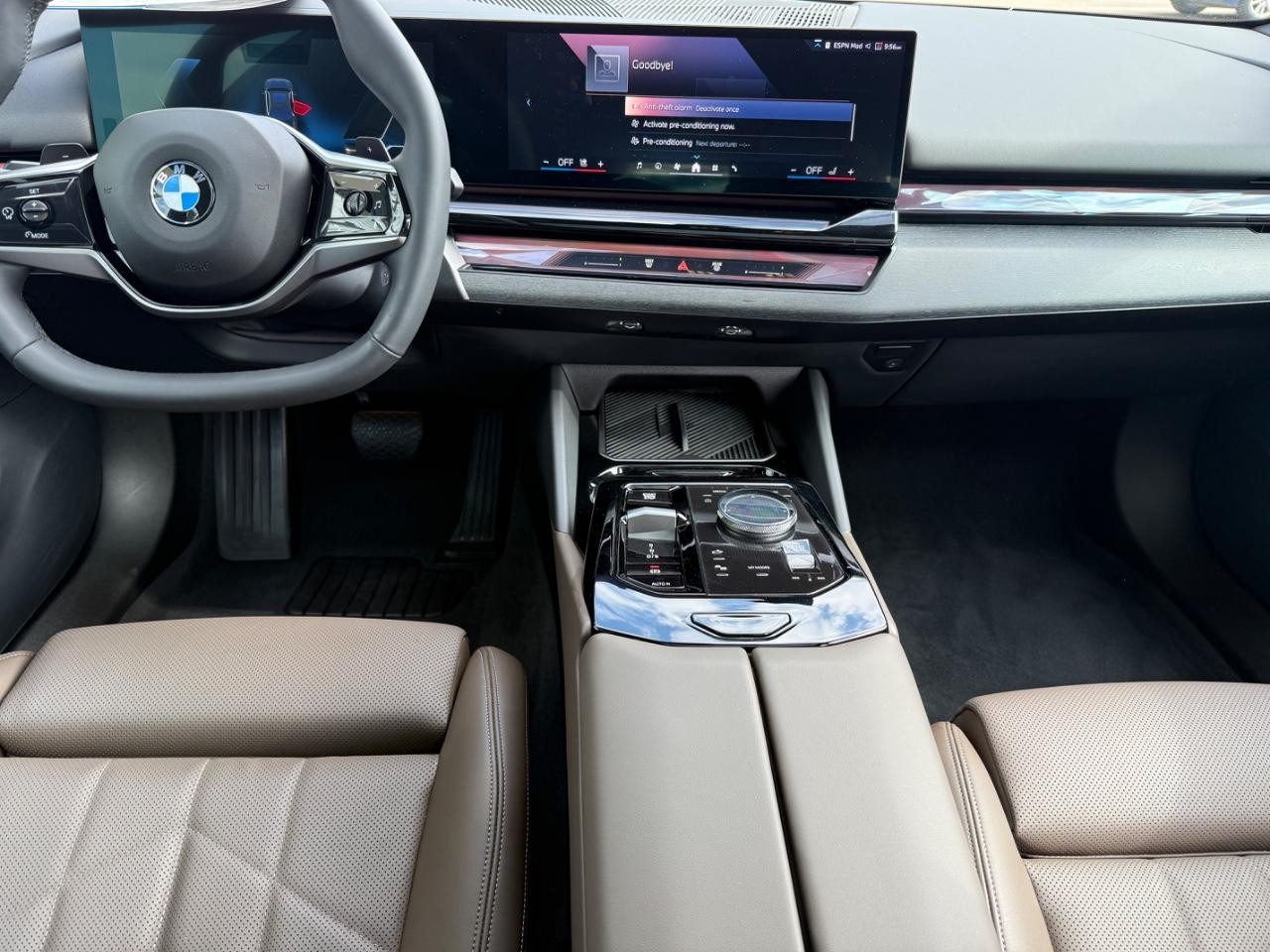 BMW 5 Series Vehicle Image 11