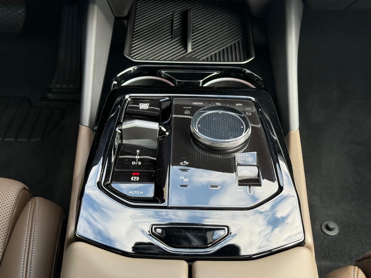 BMW 5 Series Vehicle Image 13