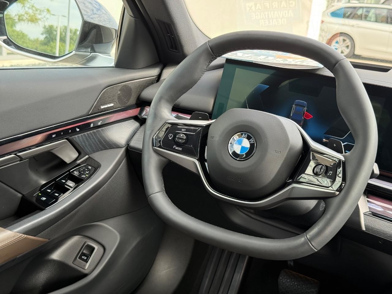 BMW 5 Series Vehicle Image 14