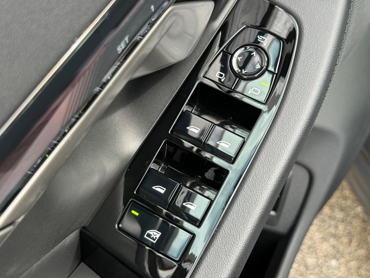 BMW 5 Series Vehicle Image 22