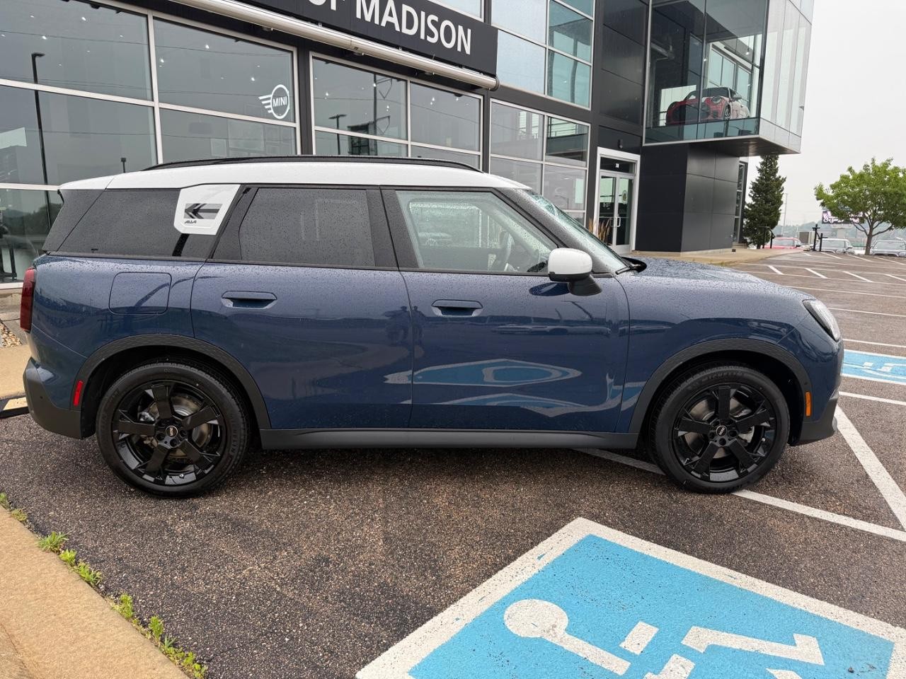 MINI Countryman Vehicle Image 02