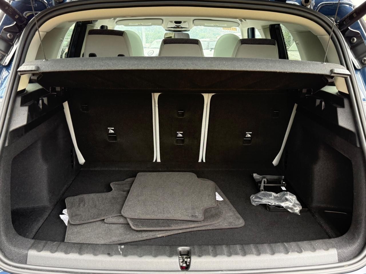 MINI Countryman Vehicle Image 06