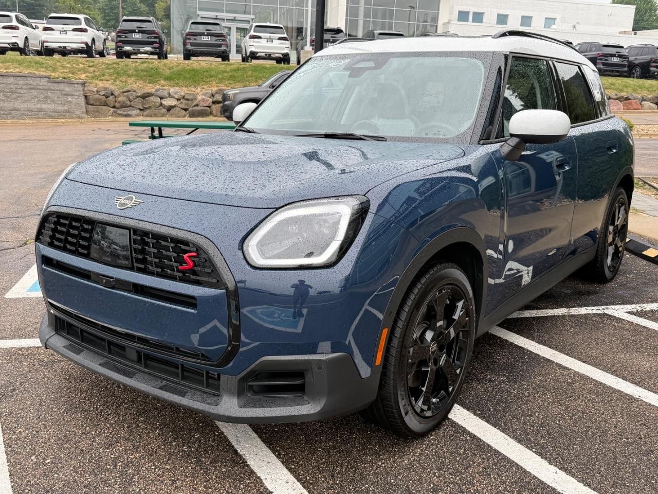 MINI Countryman Vehicle Image 09